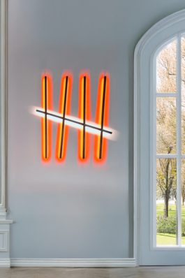 Viktor Heit Parut Neonlampe, minimalistisches Design in Berlin